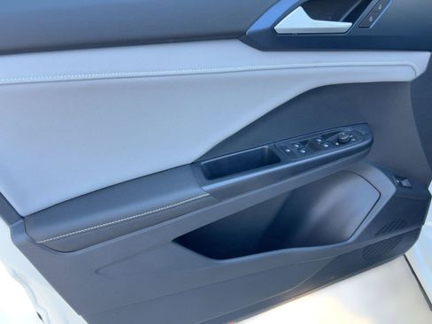 Used 2024 Volkswagen Taos SE image 12