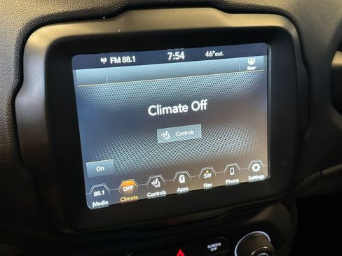 Used 2022 Jeep Renegade Latitude w/ Convenience Group AWD/4WD image 14