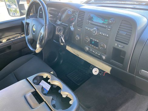 Used 2013 Chevrolet Silverado 2500 LT w/ Interior Plus Package AWD/4WD image 16