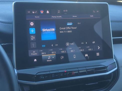 Used 2022 Jeep Compass Limited w/ Sun and Sound Group image 17