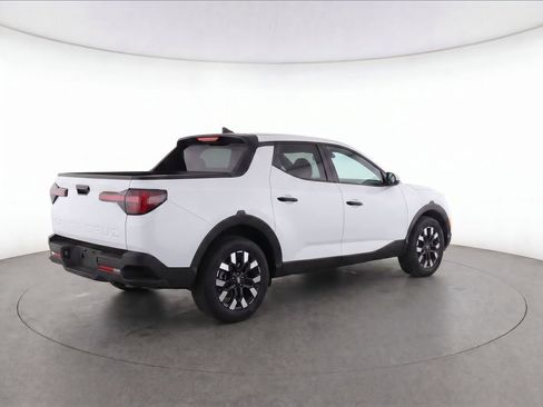 Used 2025 Hyundai Santa Cruz SE AWD/4WD image 4