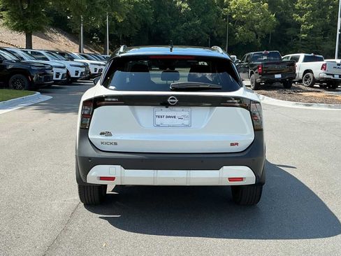 Used 2025 Nissan Kicks SR w/ SR Premium Package FWD image 4