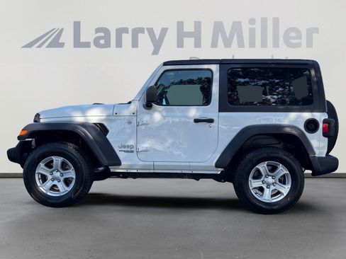 Used 2019 Jeep Wrangler Sport AWD/4WD image 2