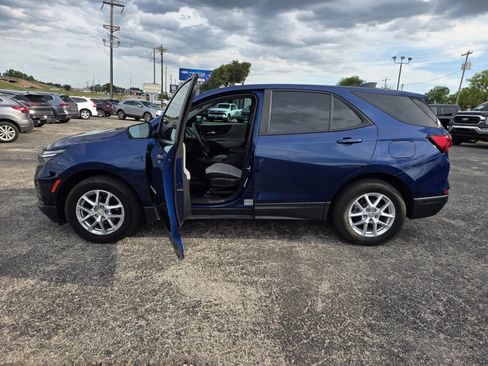 Used 2023 Chevrolet Equinox LS AWD/4WD image 9