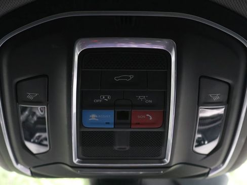 Used 2022 Jeep Grand Cherokee L Limited AWD/4WD image 25