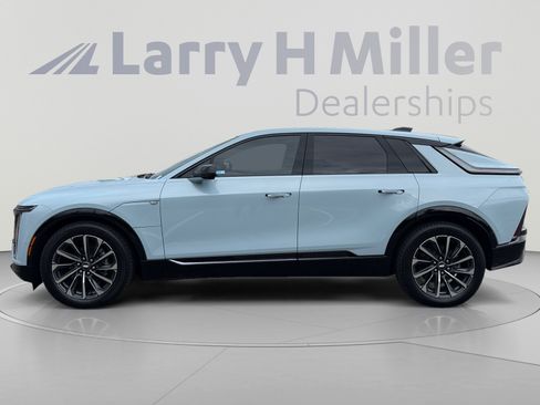 Used 2025 Cadillac Lyriq Sport AWD/4WD image 2