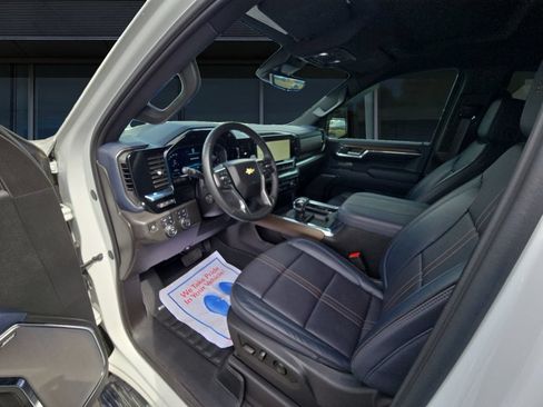 Used 2024 Chevrolet Silverado 1500 High Country w/ Technology Package AWD/4WD image 5