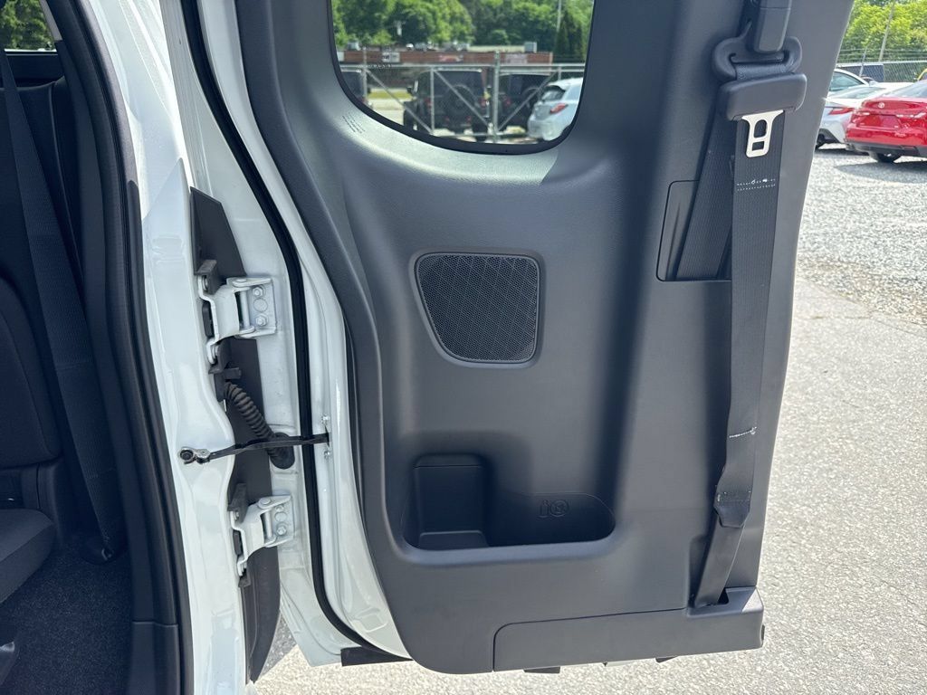 Used 2024 Nissan Frontier SV w/ SV Convenience Package RWD image 24