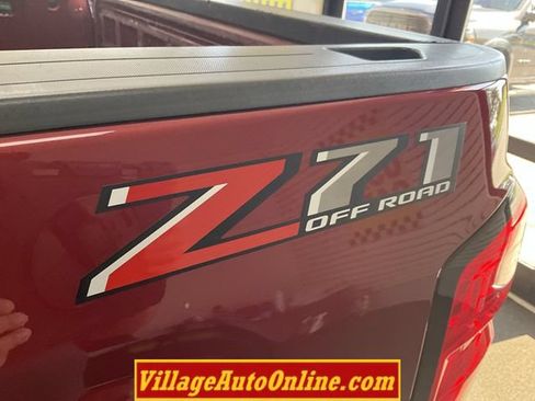 Used 2018 Chevrolet Silverado 1500 LT w/ All Star Edition AWD/4WD image 38