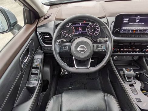 Used 2023 Nissan Rogue SL w/ SL Premium Package image 18