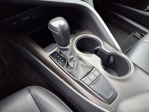 Used 2022 Toyota Camry SE w/ Carpet Mat Package (TMS) FWD image 9