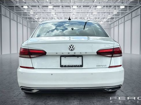 Used 2022 Volkswagen Passat 2.0T FWD image 4