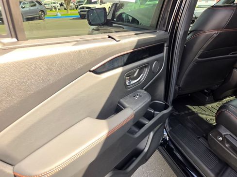 Used 2025 Honda Pilot TrailSport image 26