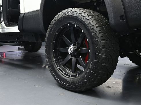 Used 2019 Nissan Titan SV w/ SV Convenience Package image 24