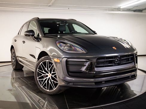 Certified 2024 Porsche Macan AWD/4WD image 9