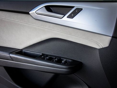 New 2026 Volkswagen Taos SE image 26