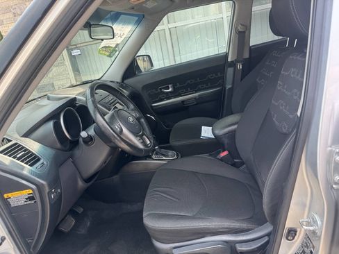 Used 2012 Kia Soul + FWD image 10
