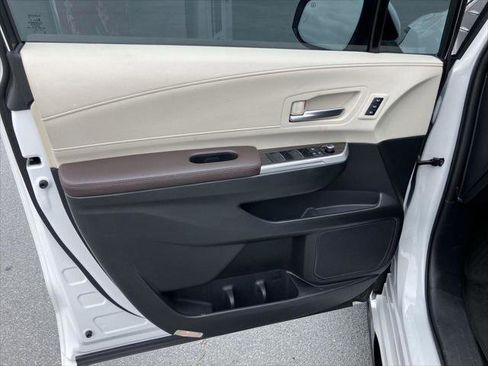 Certified 2023 Toyota Sienna Platinum image 16