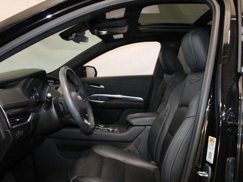 Certified 2023 Cadillac XT4 Luxury w/ Cold Weather Package FWD image 11