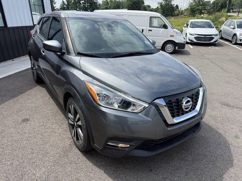 Used 2019 Nissan Kicks S FWD image 4