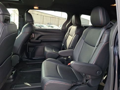 Used 2025 Toyota Sienna XSE image 11