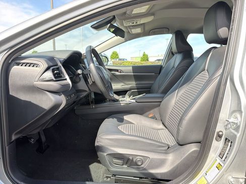 Used 2024 Toyota Camry SE FWD image 11