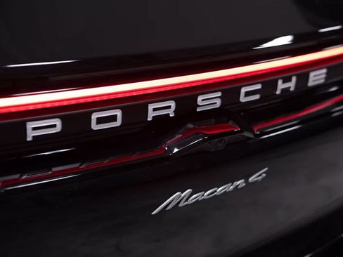 Certified 2025 Porsche Macan 4 Electric AWD/4WD image 19