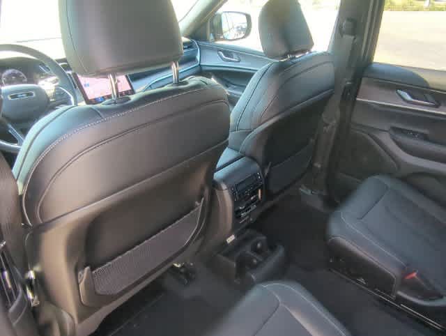 Certified 2025 Jeep Grand Cherokee L Limited w/ Black Appearance Package AWD/4WD image 19