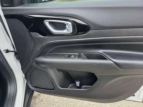Certified 2022 Jeep Compass Latitude FWD image 24