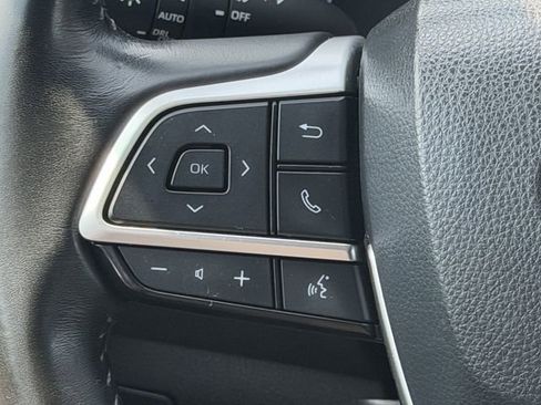 Certified 2024 Toyota Highlander LE FWD image 11