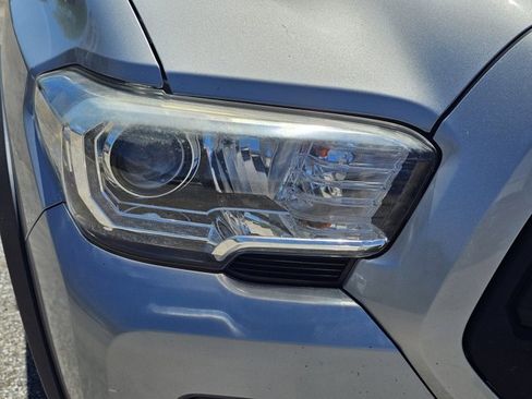 Used 2019 Toyota Tacoma TRD Off-Road RWD image 4