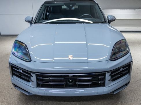 Certified 2025 Porsche Cayenne Coupe image 12