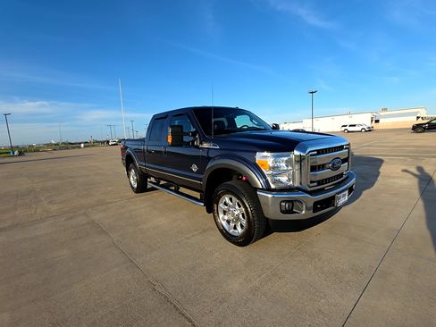 Used 2015 Ford F350 Lariat w/ Lariat Interior Package image 4