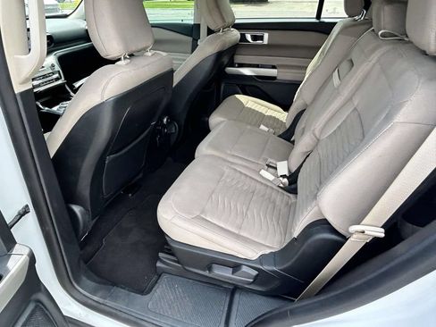 Used 2020 Ford Explorer XLT AWD/4WD image 8