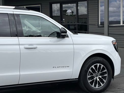 Used 2025 Ford Expedition Max Platinum AWD/4WD image 4