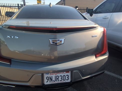 Used 2019 Cadillac XTS Luxury image 10