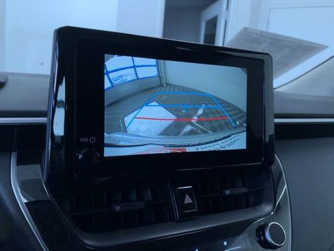 Certified 2025 Toyota Corolla LE image 27