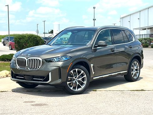 New 2026 BMW X5 xDrive40i w/ Premium Package AWD/4WD image 2