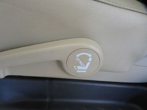Used 2018 Toyota Sequoia Limited w/ Safety & Convenience Package AWD/4WD image 21