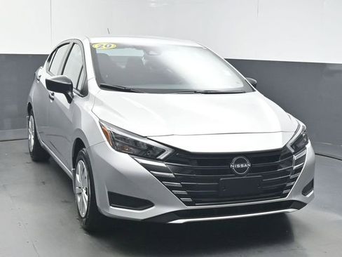 Used 2025 Nissan Versa S w/ Trunk Package FWD image 2
