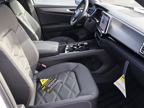 New 2026 Volkswagen Atlas Cross Sport SE image 13