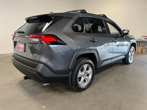 Used 2022 Toyota RAV4 XLE w/ Convenience Package FWD image 3