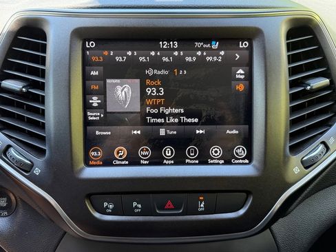 Used 2020 Jeep Cherokee Trailhawk AWD/4WD image 22