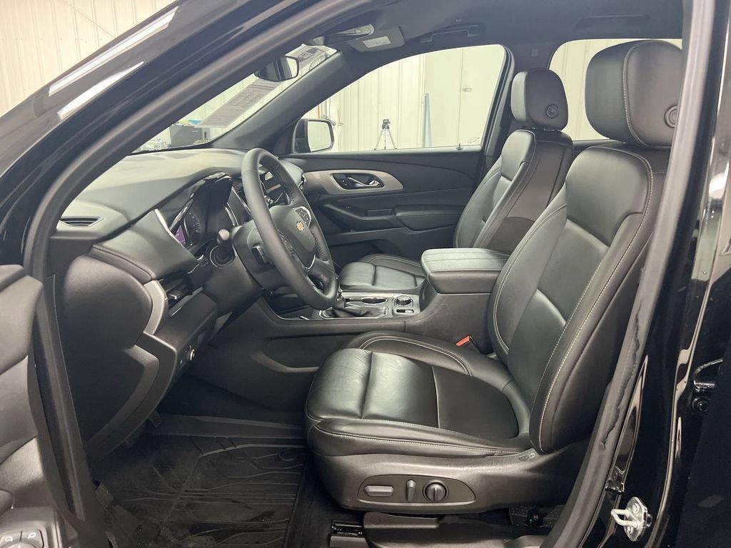Used 2022 Chevrolet Traverse LT w/ LPO, Floor Liner Package AWD/4WD image 19