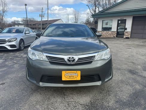 Used 2013 Toyota Camry L image 2