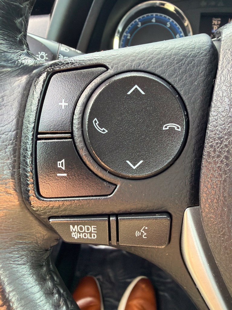 Used 2018 Toyota Corolla SE w/ SE Premium Package FWD image 30