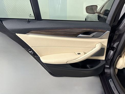 Used 2023 BMW 540i w/ Premium Package image 26