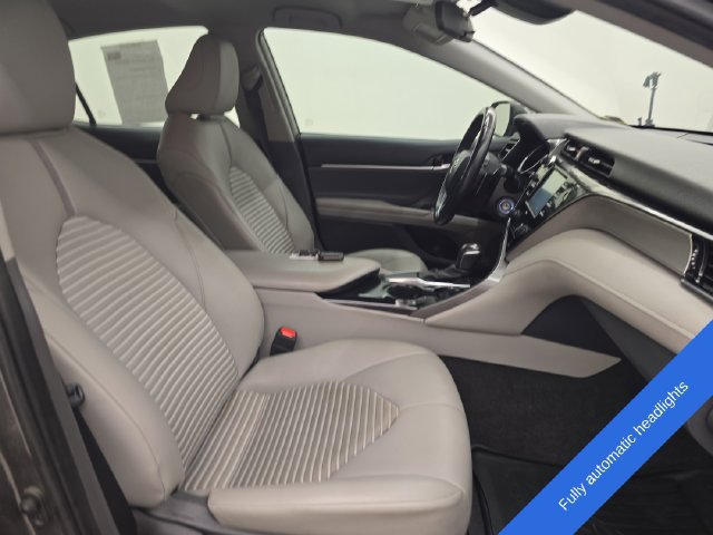 Used 2020 Toyota Camry SE FWD image 9