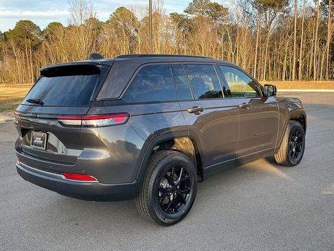New 2026 Jeep Grand Cherokee Altitude image 7