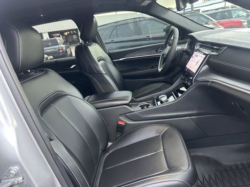 Used 2024 Jeep Grand Cherokee Limited w/ Luxury Tech Group II image 15